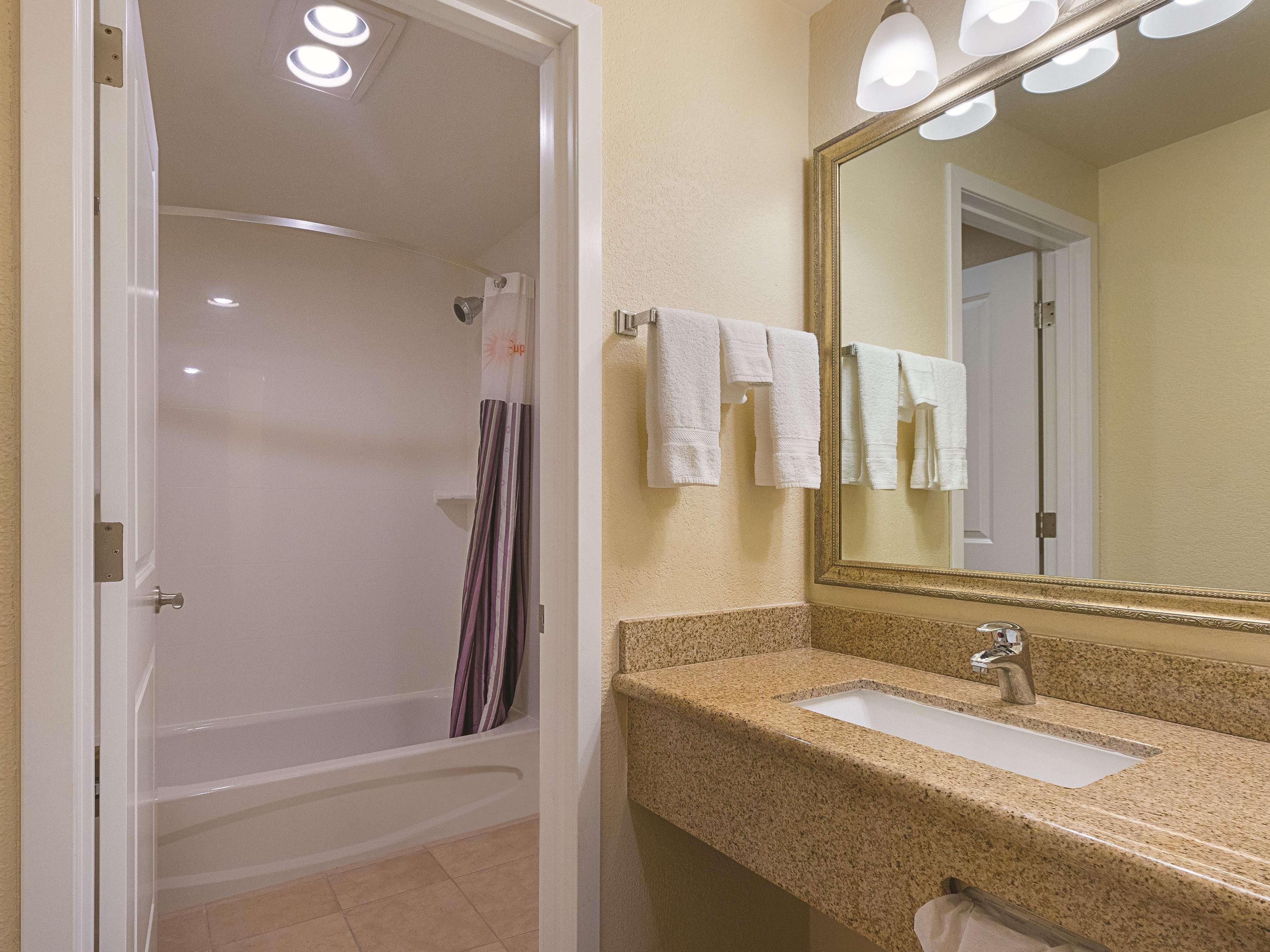 Hotel La Quinta By Wyndham Portland Nw Extérieur photo